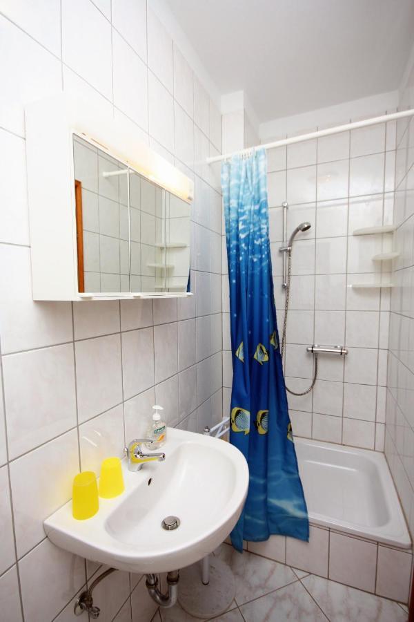 Apartments And Rooms By The Sea Palit, Rab - 5044 Ngoại thất bức ảnh