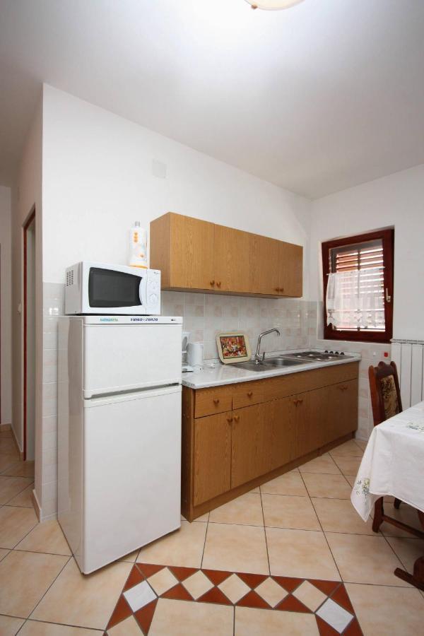 Apartments And Rooms By The Sea Palit, Rab - 5044 Ngoại thất bức ảnh