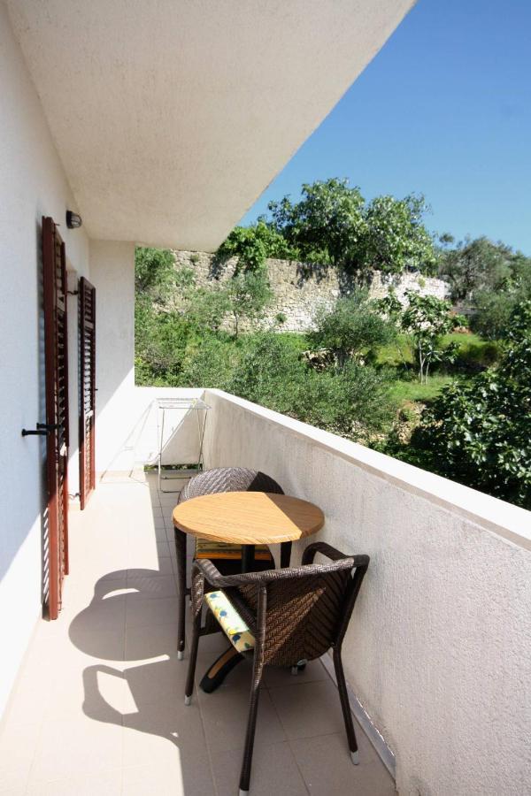 Apartments And Rooms By The Sea Palit, Rab - 5044 Ngoại thất bức ảnh