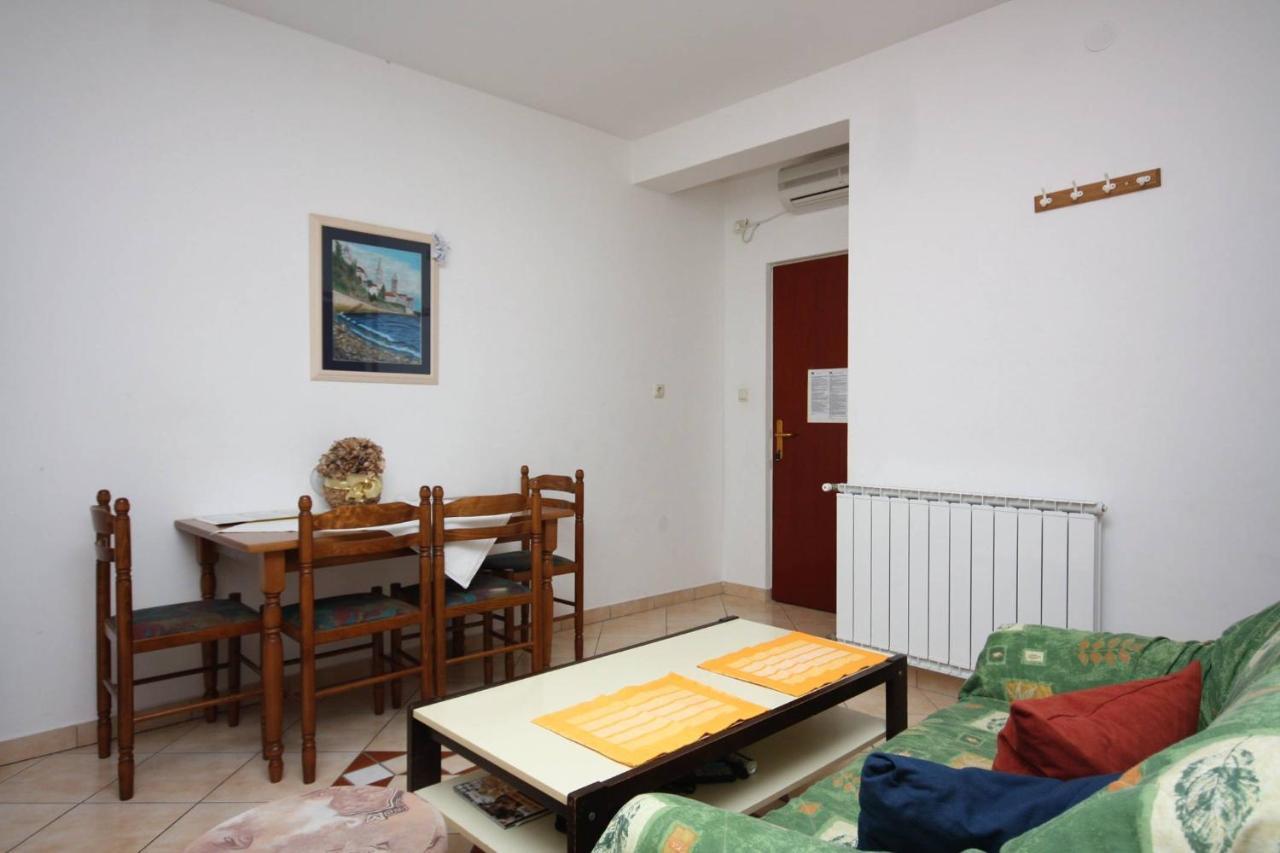 Apartments And Rooms By The Sea Palit, Rab - 5044 Ngoại thất bức ảnh